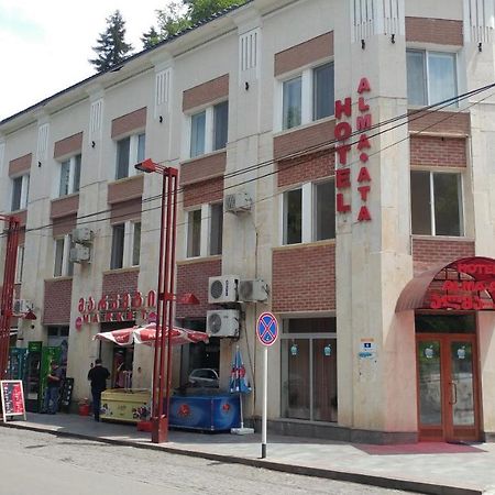 Alma-Ata Hotel Borjomi Ngoại thất bức ảnh