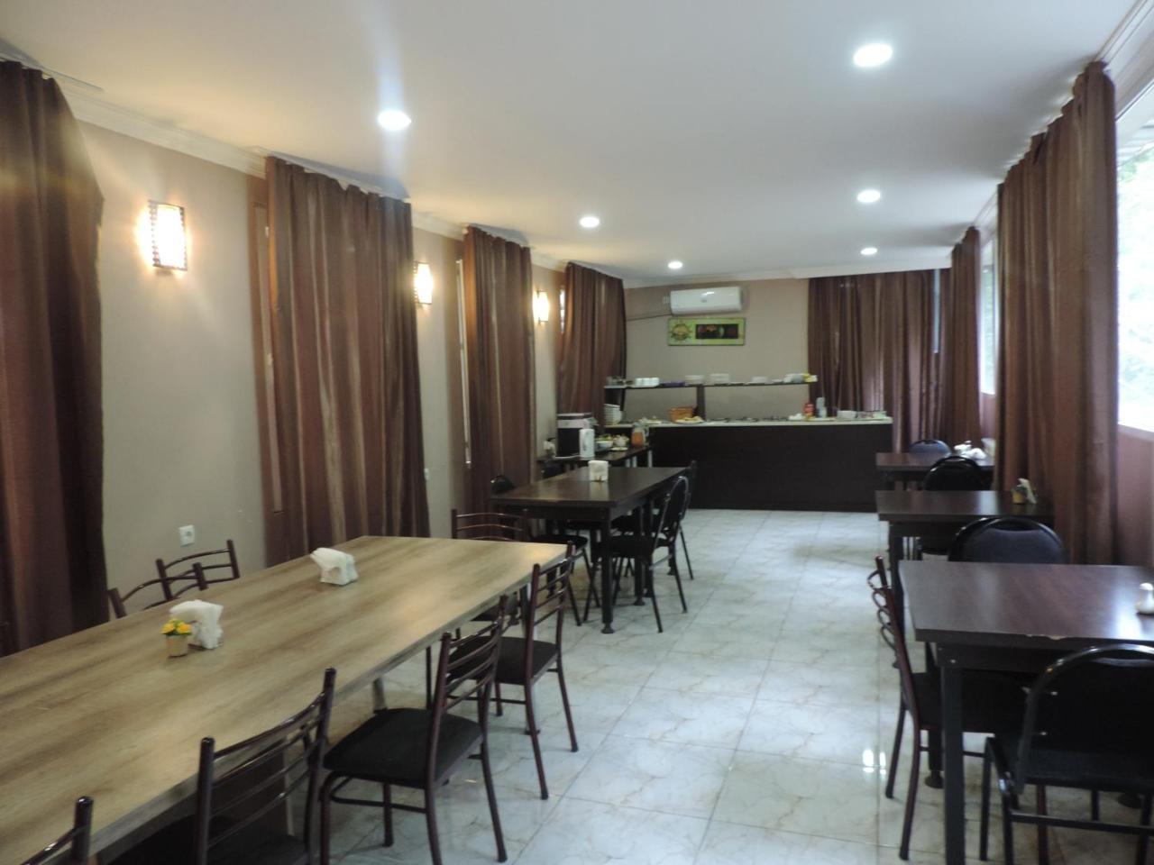 Alma-Ata Hotel Borjomi Ngoại thất bức ảnh